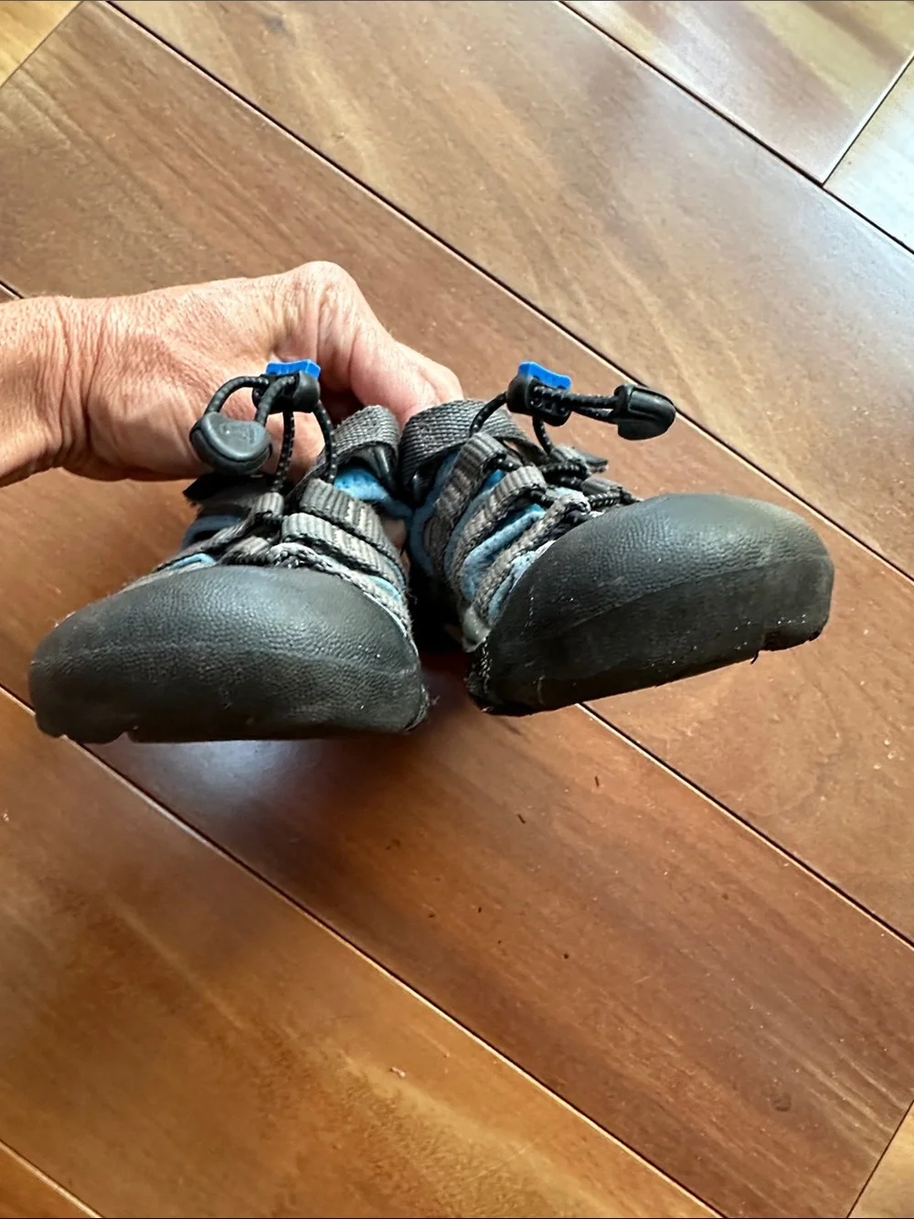Keen lightweight closed